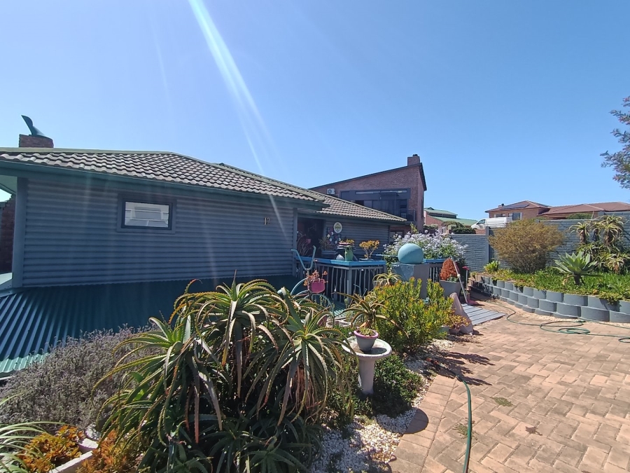 3 Bedroom Property for Sale in Stilbaai Wes Western Cape